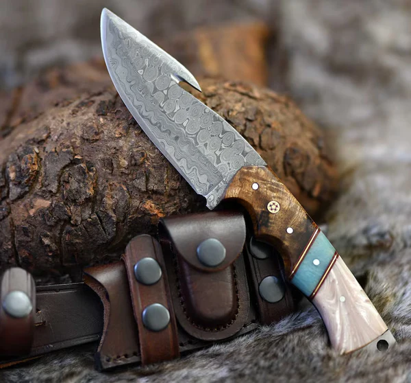 Discover the World of Custom Gut Hook Knives with Precision and History