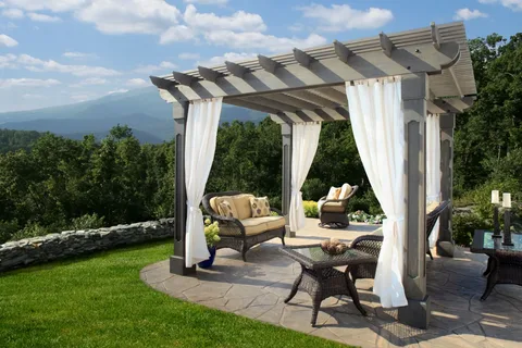 Intimate Outdoor Curtains Ideas for Cozy Evenings