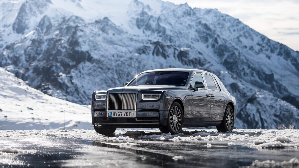 A Symphony of Luxury with Rent a Rolls Royce ghost