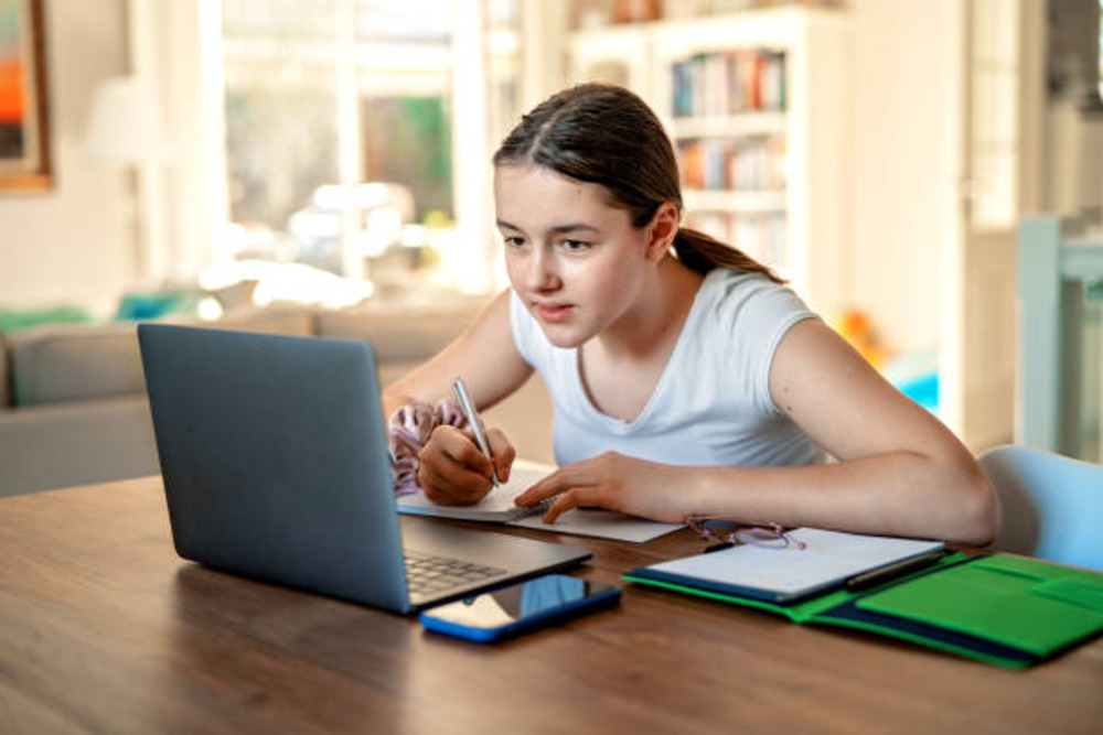 Girl reading in laptop 10 Mantras to Follow for PTE-A Retake