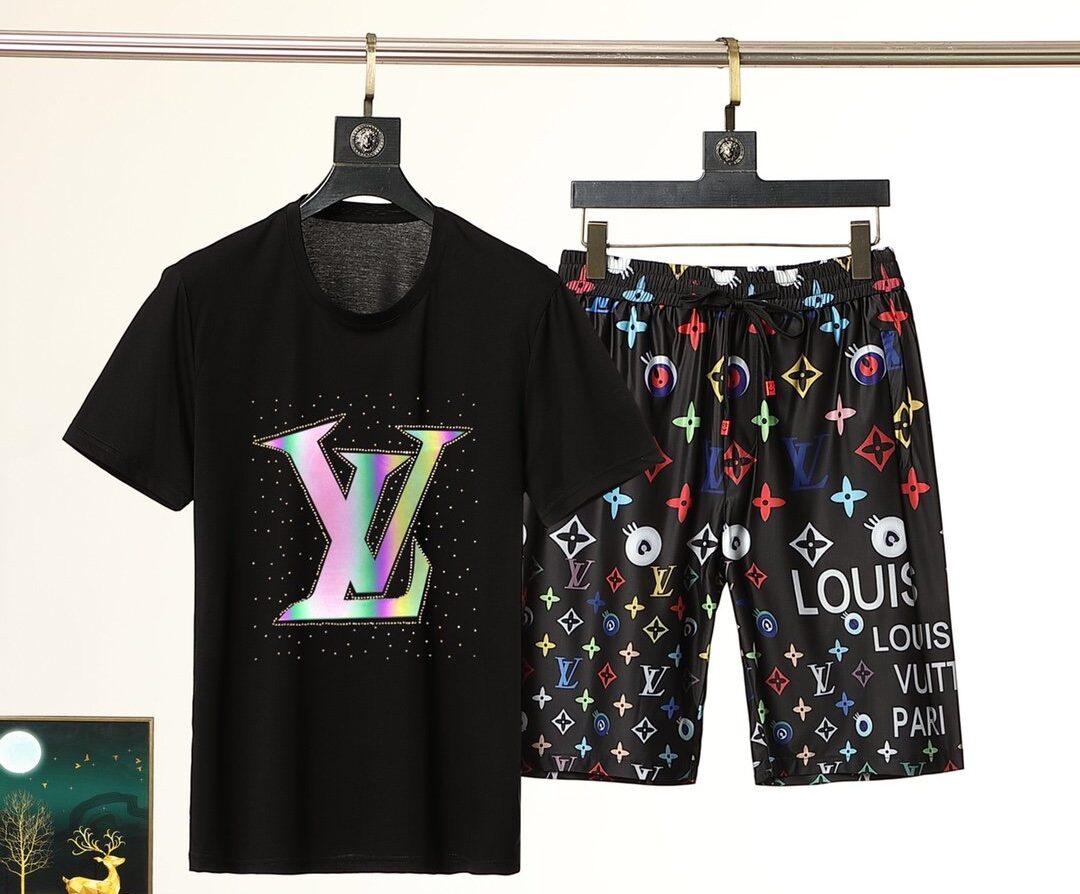 Replica Louis Vuitton Clothing: Understanding the Market