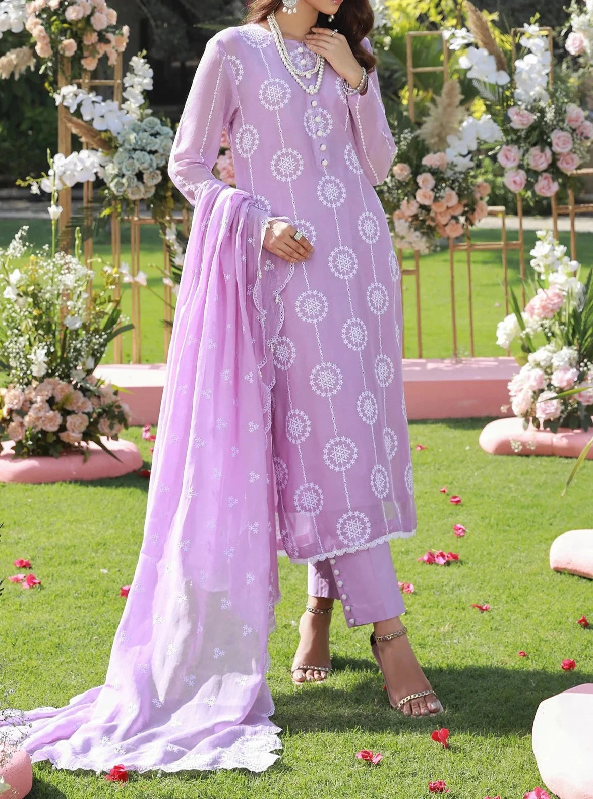 Discover Grace Store’s Stunning Lawn Dresses Summer Sale