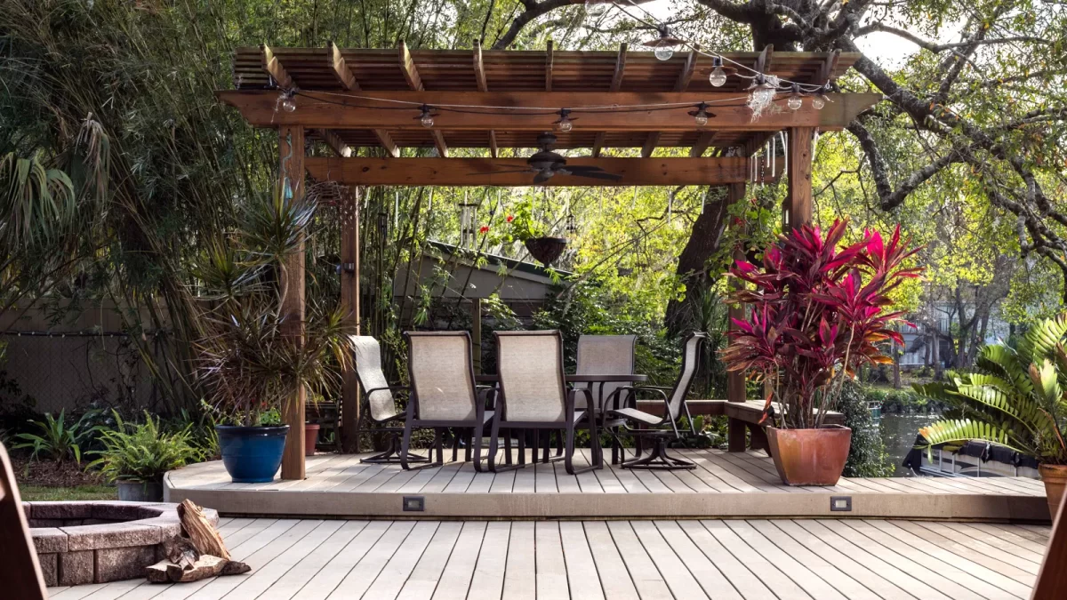Improve Your Outdoor Living with These Ingenious Small Backyard Deck Ideas
