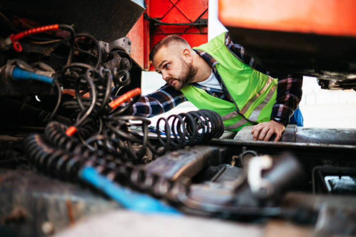 What Services Do Mobile Truck Repair Services Offer?