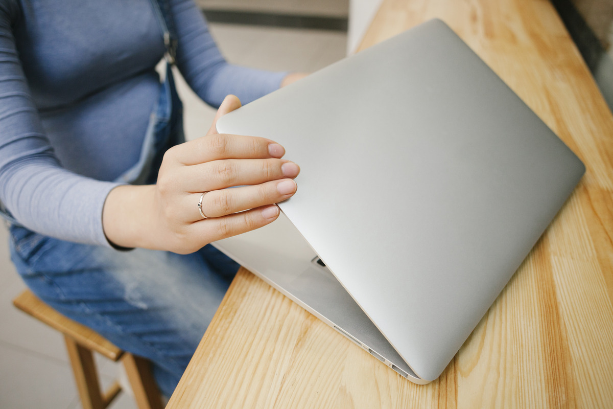 Signs Your Laptop Requires Battery Replacement Service