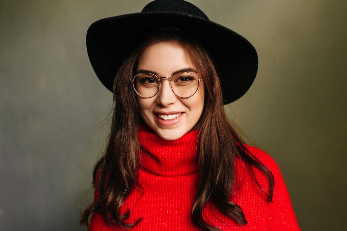 Which Are The Best Eyeglasses For Round Faced Women?