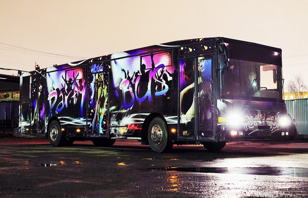 What Are the Benefits of Booking Party Bus Rental for Prom?