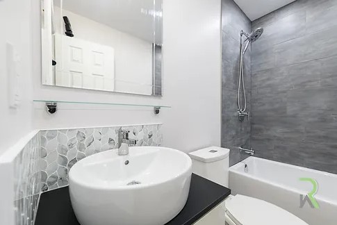 How to Choose the Right Contractor for Your Burlington Bathroom Renovation