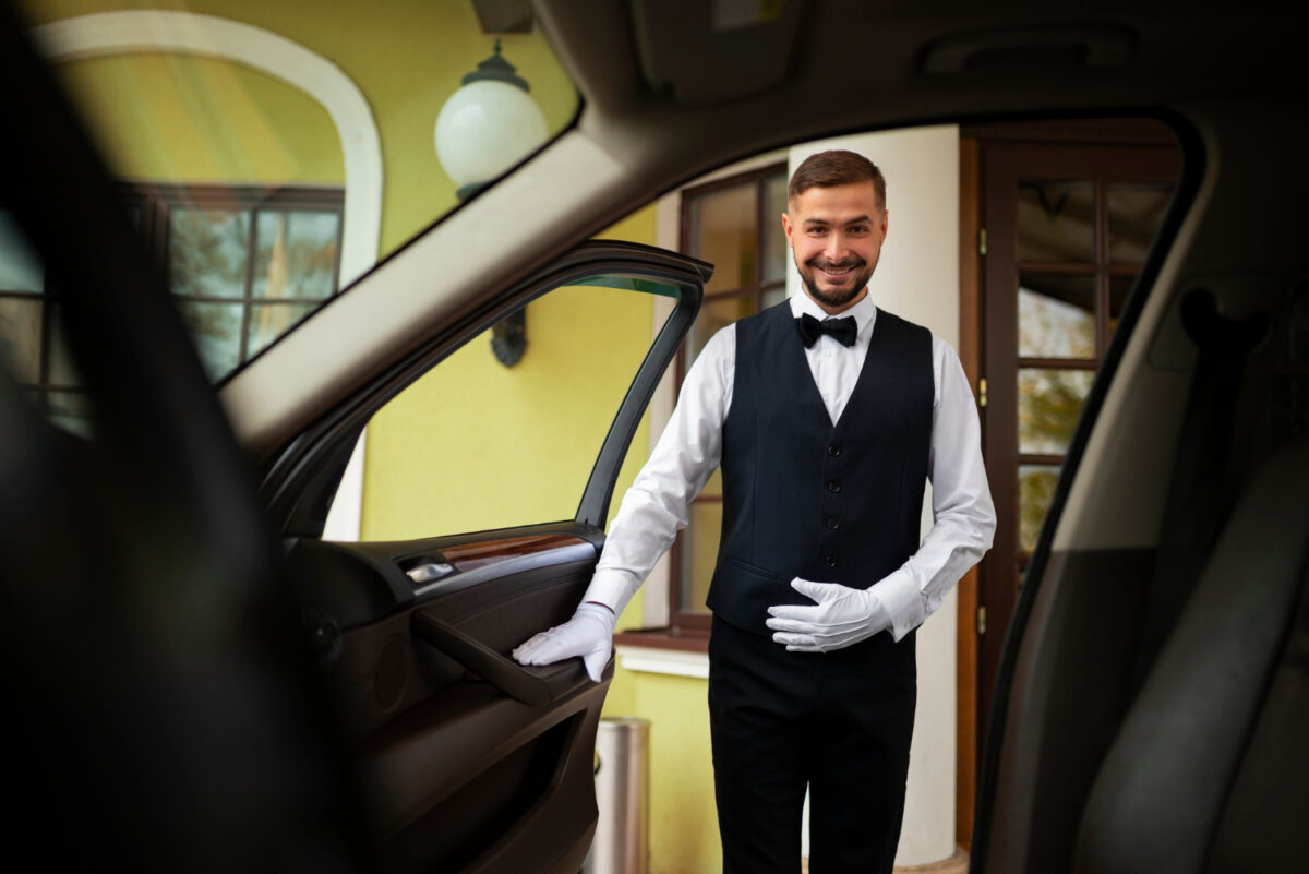 Limo Service vs. Rideshare: Why Las Vegas Visitors Prefer Luxury