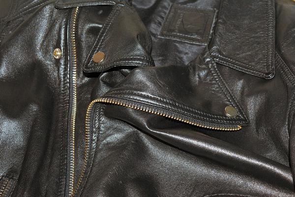 Zipper repair in leather jackets is essential and a professional has to take many measures to attain this. First and foremost, the professional inspects the jacket for many details.