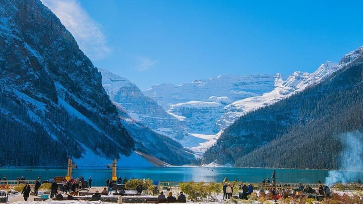 Private Tour to Lake Louise Lake Moraine