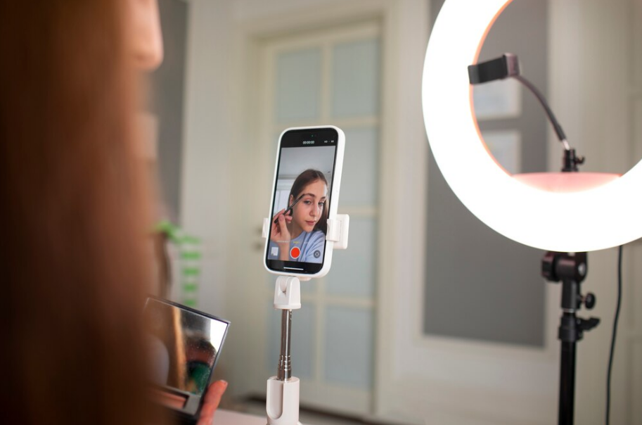 An influencer recording herself doing makeup.