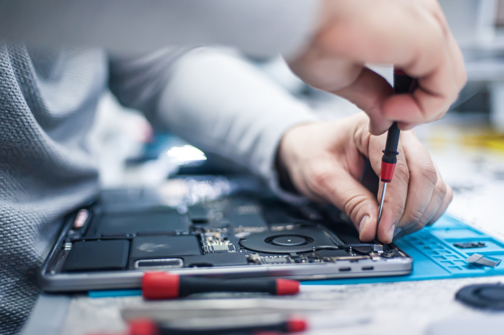 Laptop Repair Guide: DIY Fixes & Expert Help at The Compushop