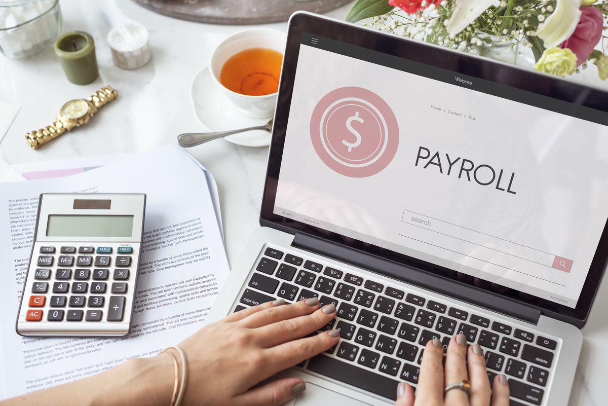 Streamlining Payroll Management with HRIS in Construction Firms