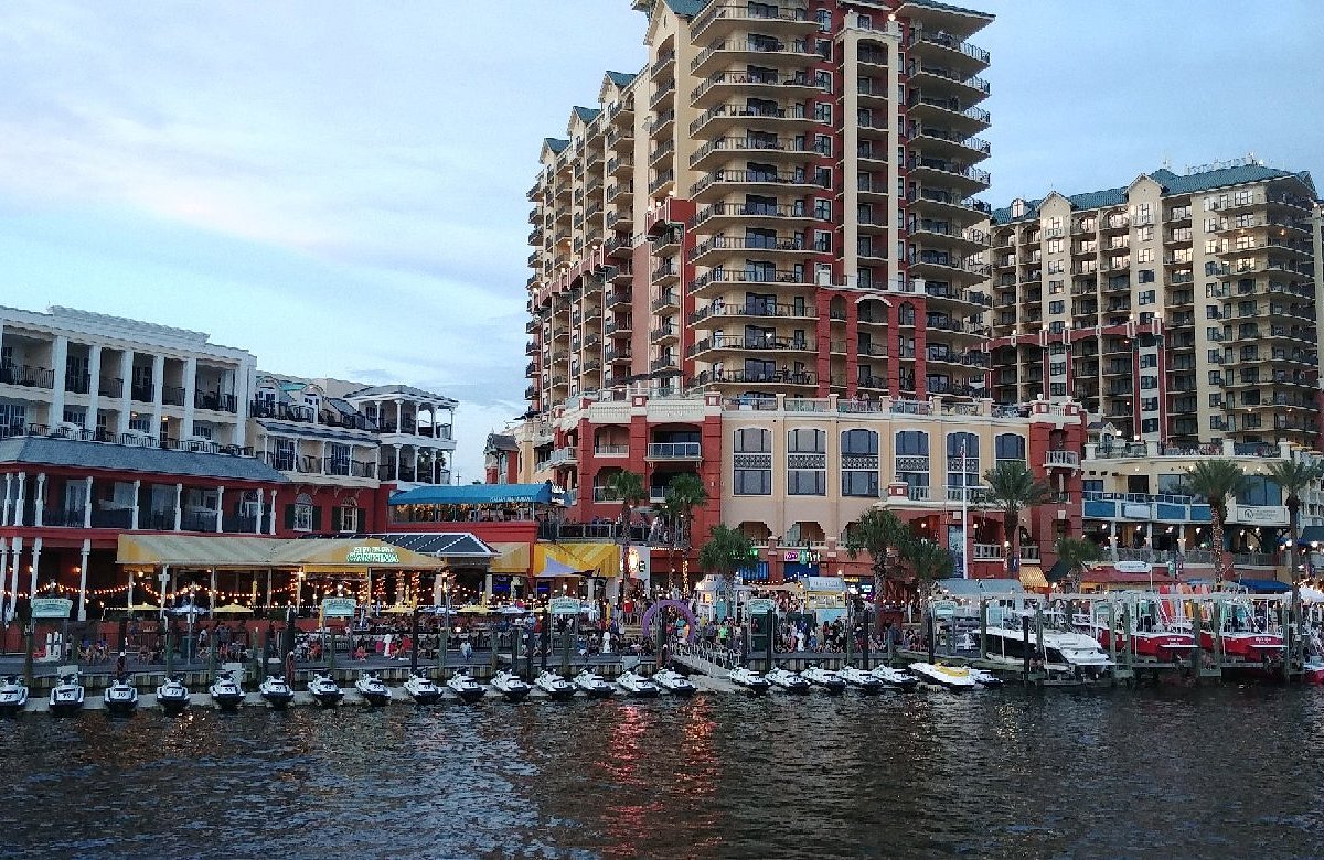 Savor the Best of Destin: Top Restaurants to Enjoy on the Destin Harbor Boardwalk