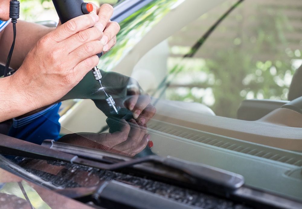 Top Signs You Need Mobile Auto Glass Repair Services