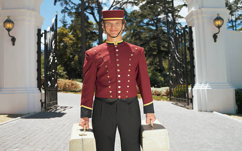 Designing the Perfect Hotel Uniform: Key Elements for a Strong Identity