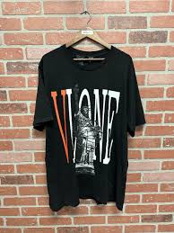 Vlone Shirt (S, M, L, XL) Shirts and T-shirts of all sizes are available.