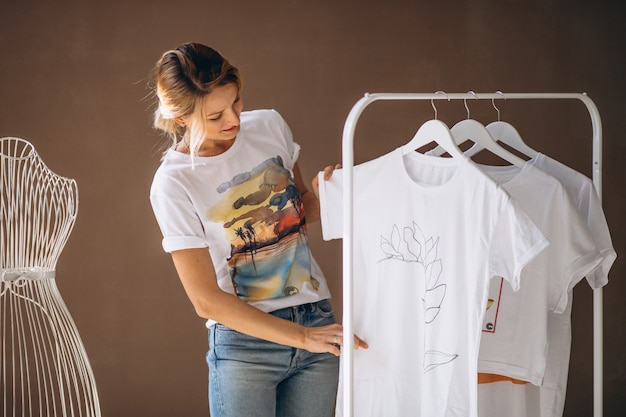 The Ultimate Guide to Designing Your Own Customised T-Shirt