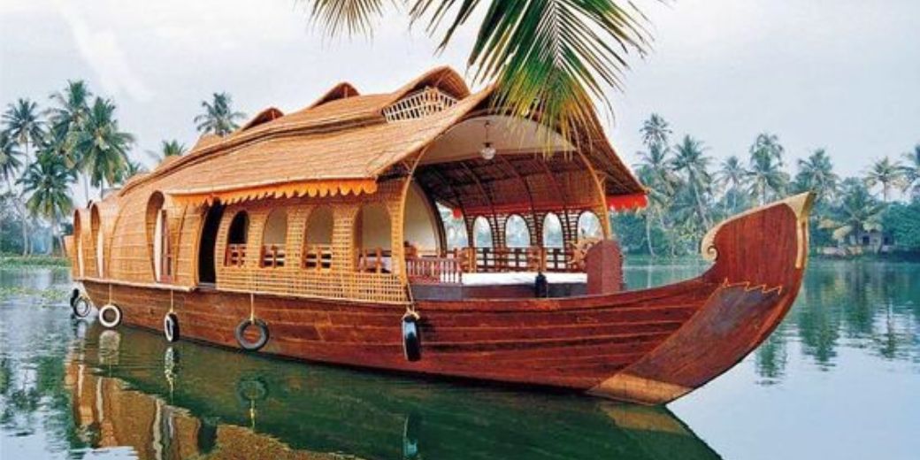 Top Reasons to Choose a Lake View Houseboat in Kashmir for Your Stay